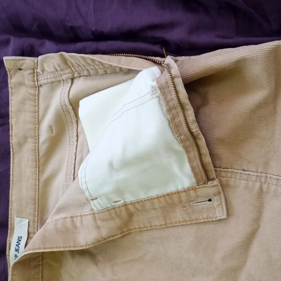 Corduroy Gap skirt with leather enforced front panel slits. Side zipper. 16 - Picture 3 of 4